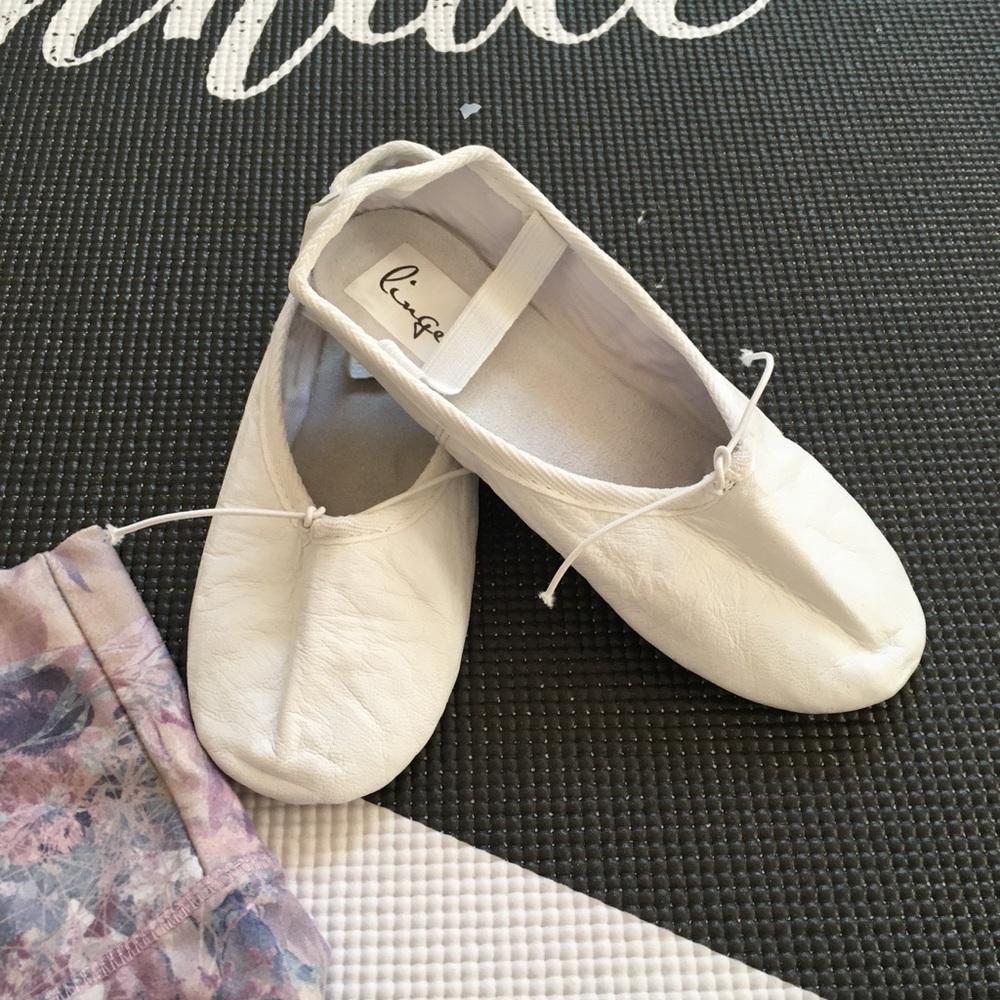 Linge white ballet flats size 6